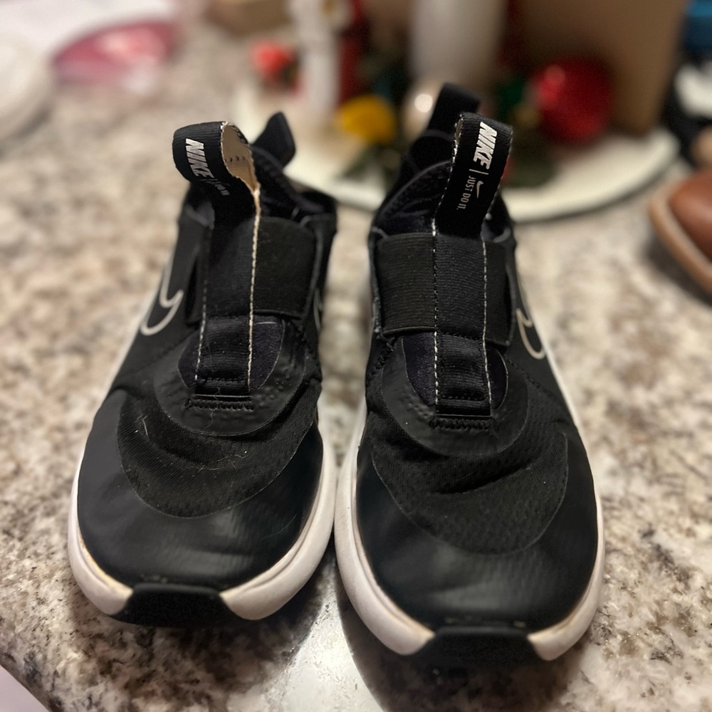 Nike youth size 4